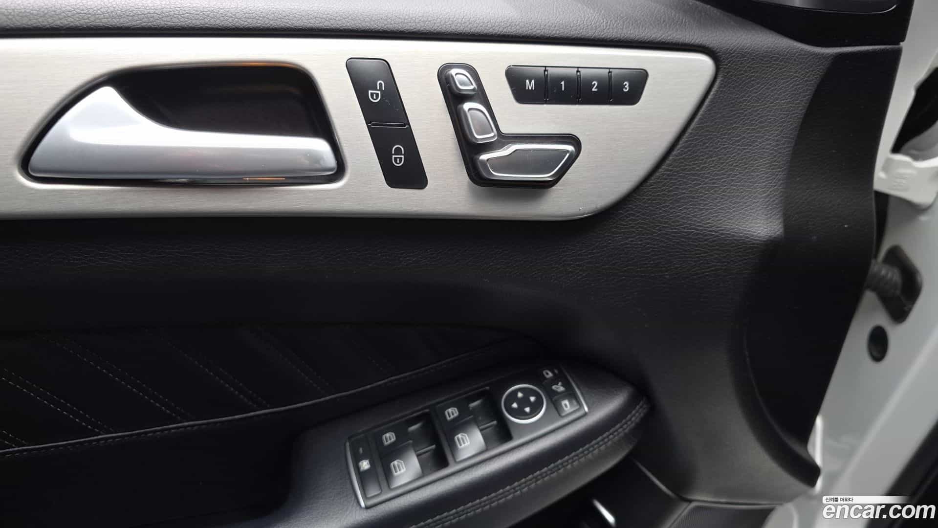 GLE-Class Mercedes-Benz 2018.10-OPTION-044
