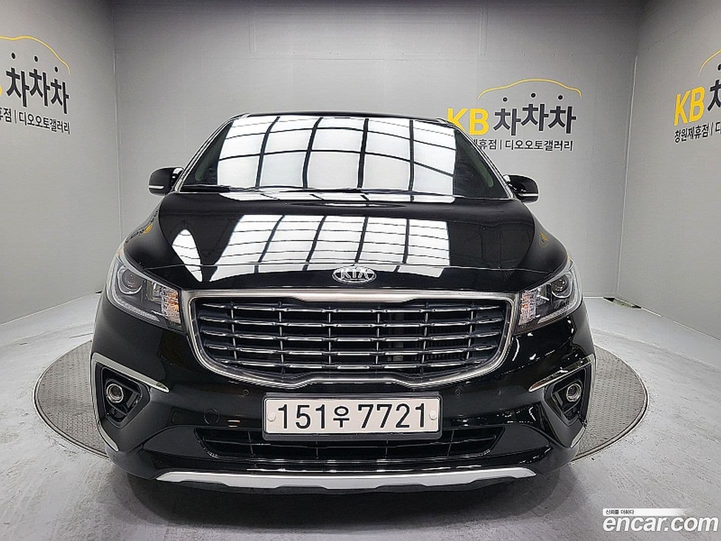 Main__Slider__Photo:Canival Kia 2019.4-0