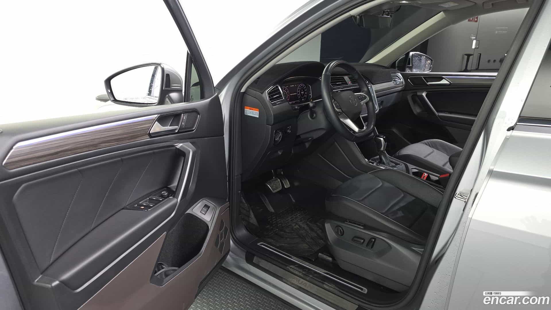 Tiguan Volkswagen 2022.11-INNER-010