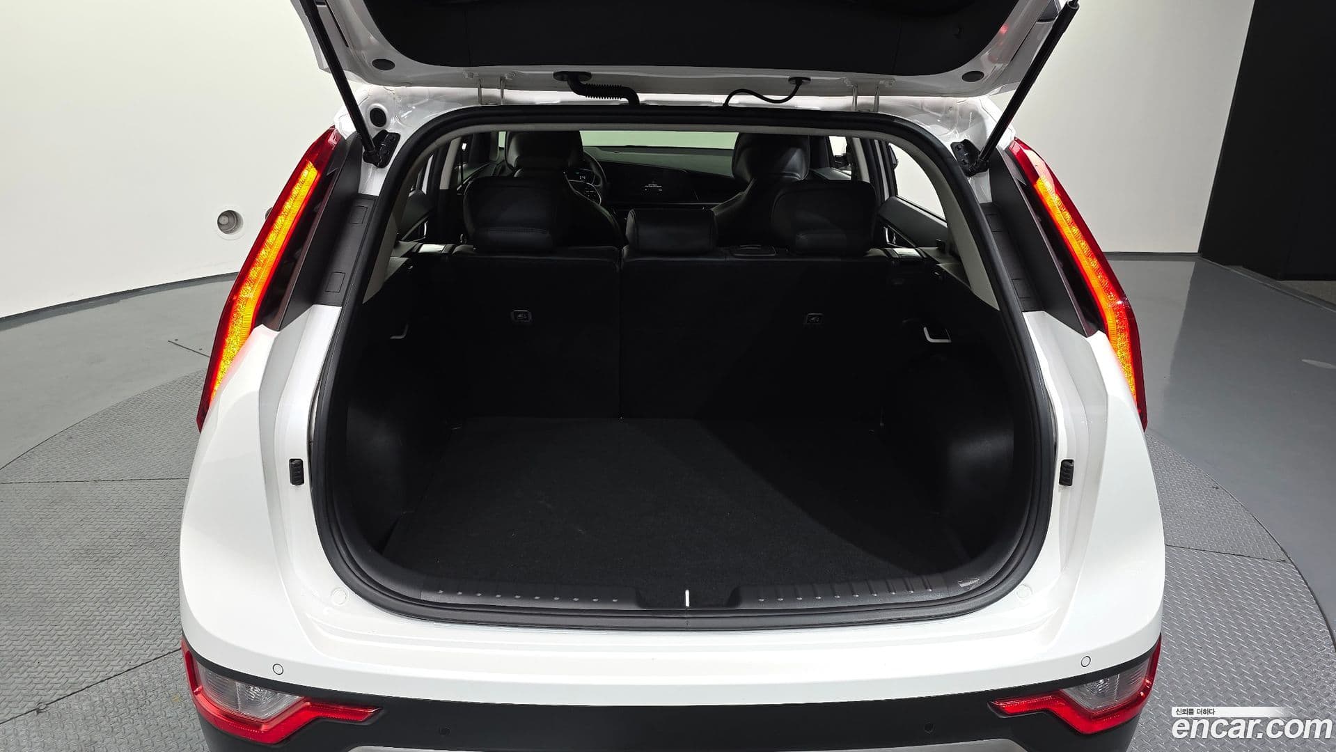 Main__Slider__Photo:Niro Kia 2022.2-19
