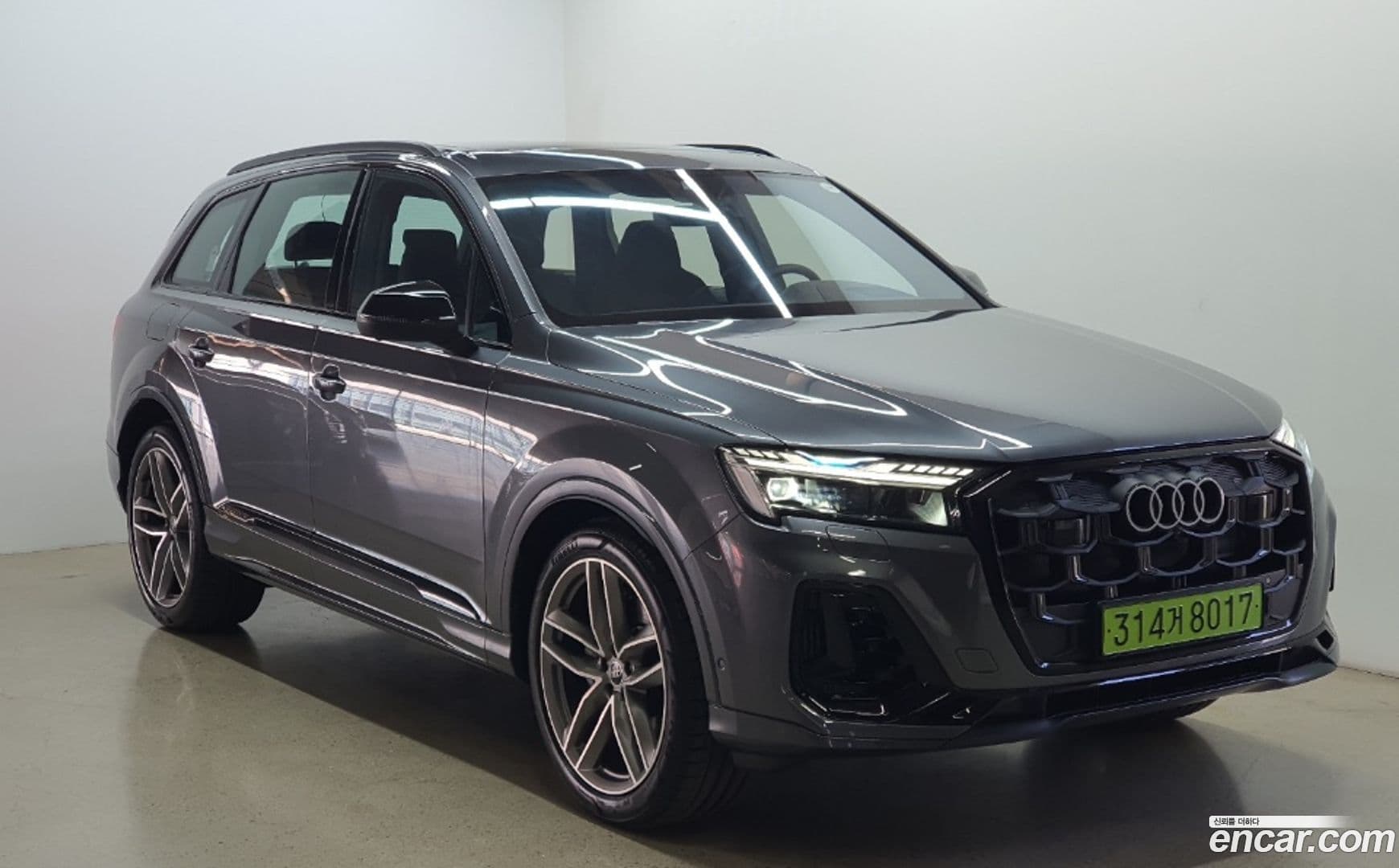 Main__Slider__Photo:Q7 Audi 2025.6-0