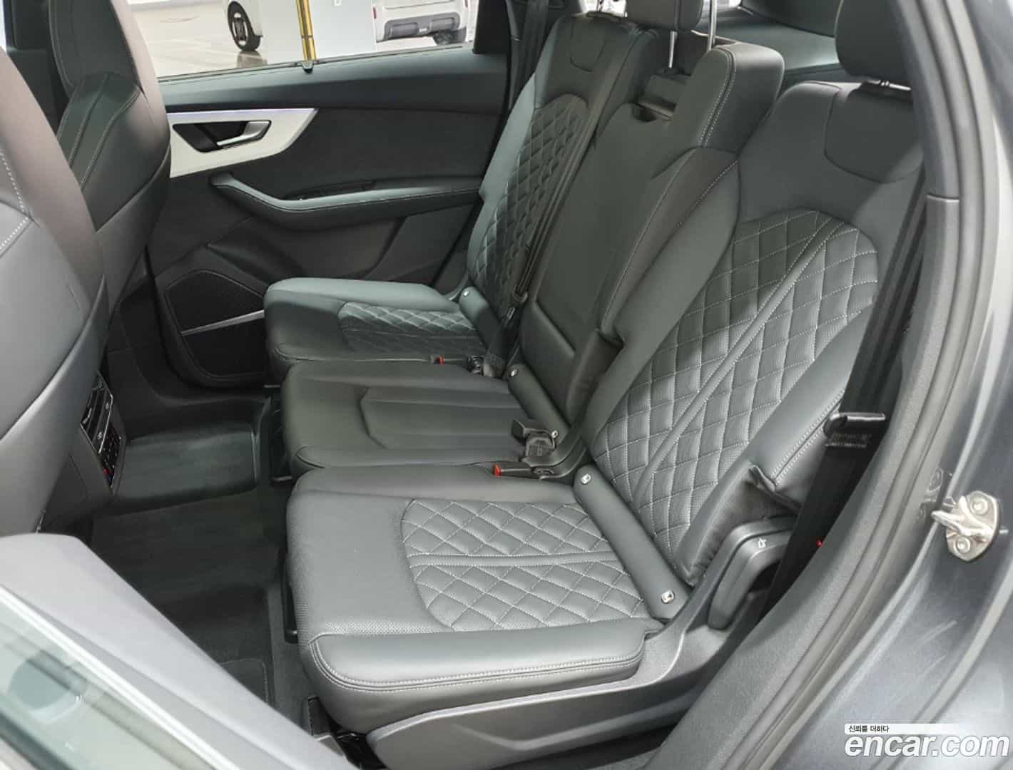 Q7 Audi 2025.6-OPTION-015