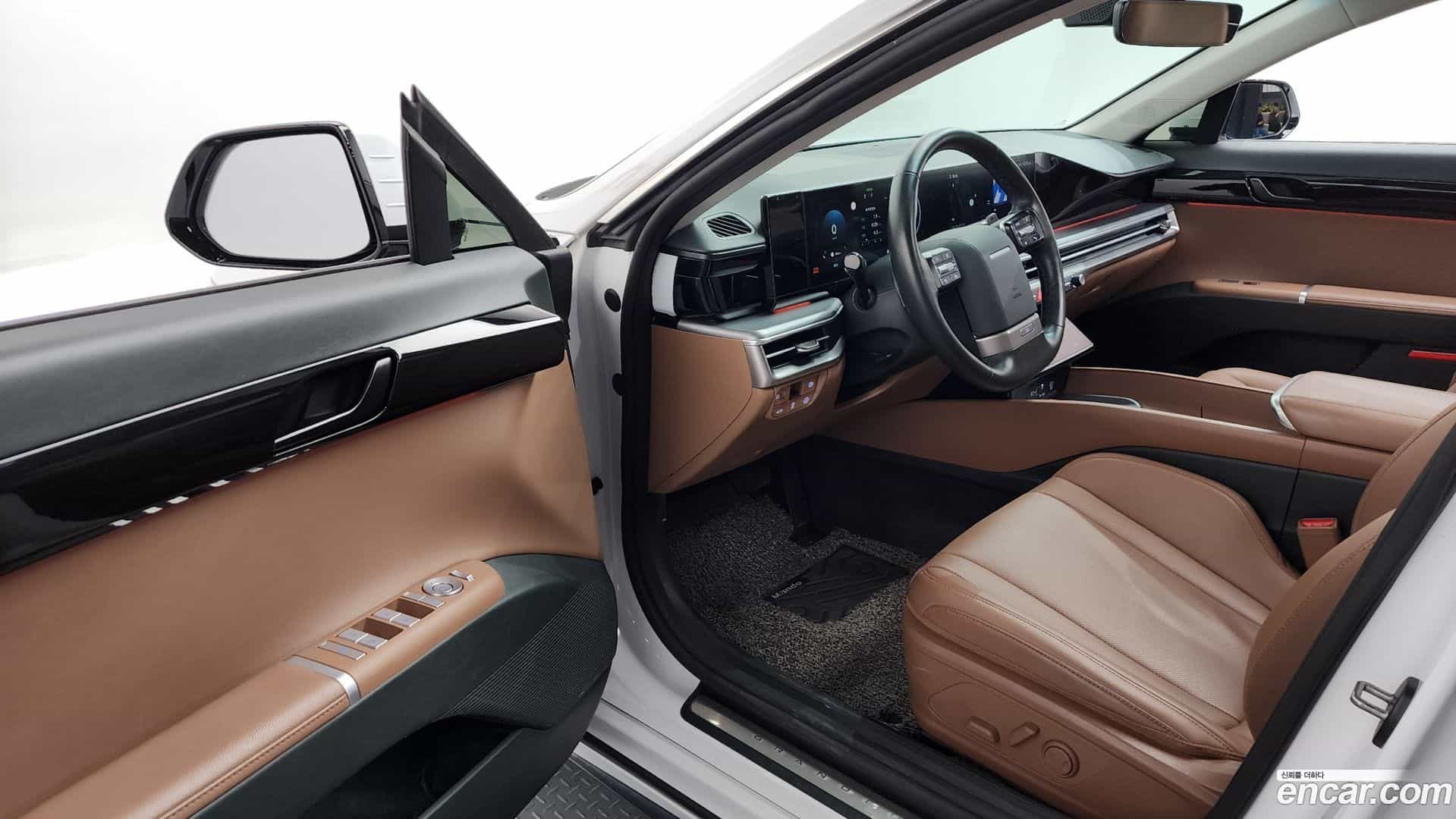 Grandeur Hyundai 2023.1-INNER-010