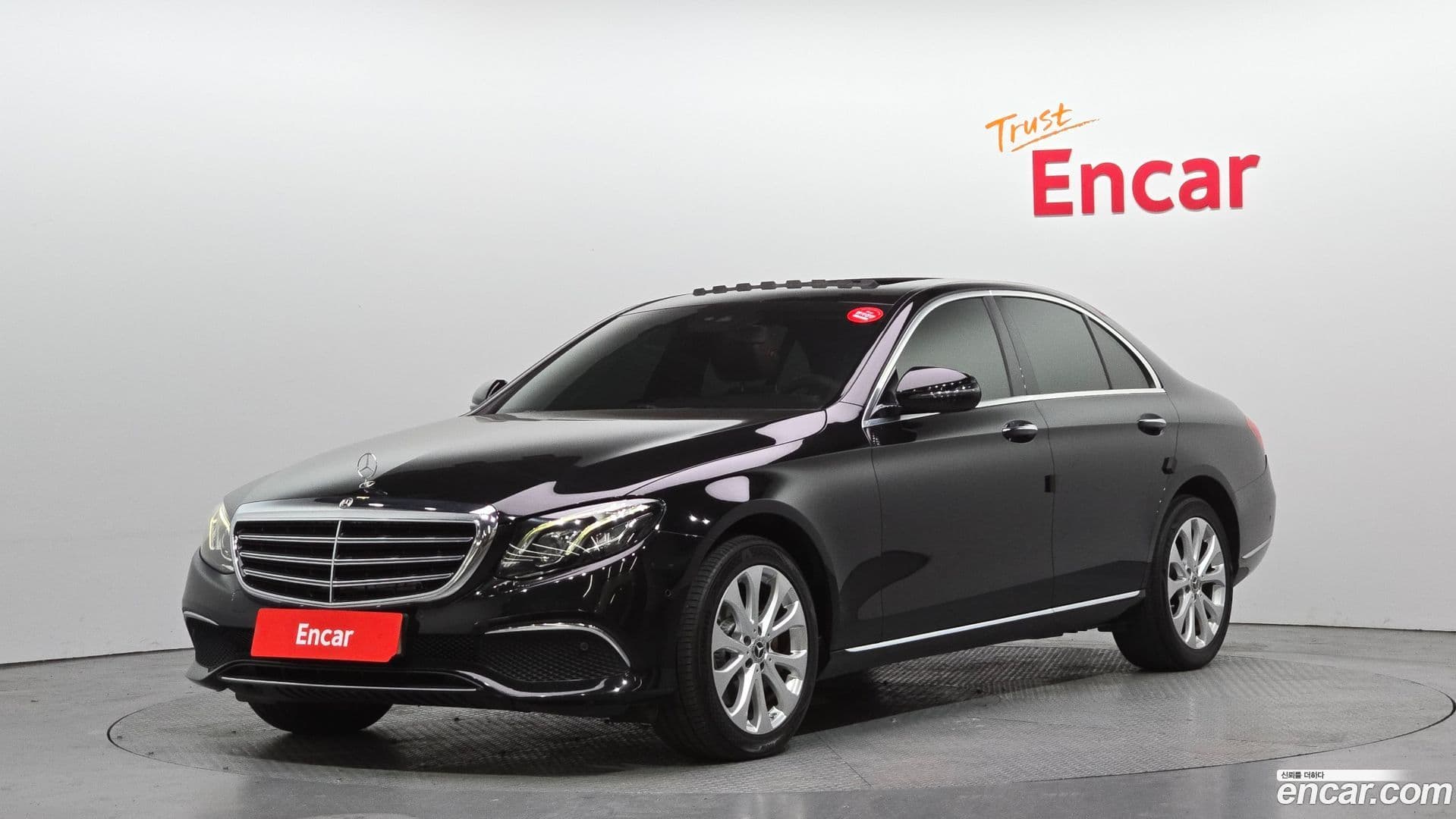 Main__Slider__Photo:E-Class Mercedes-Benz 2019.10-0