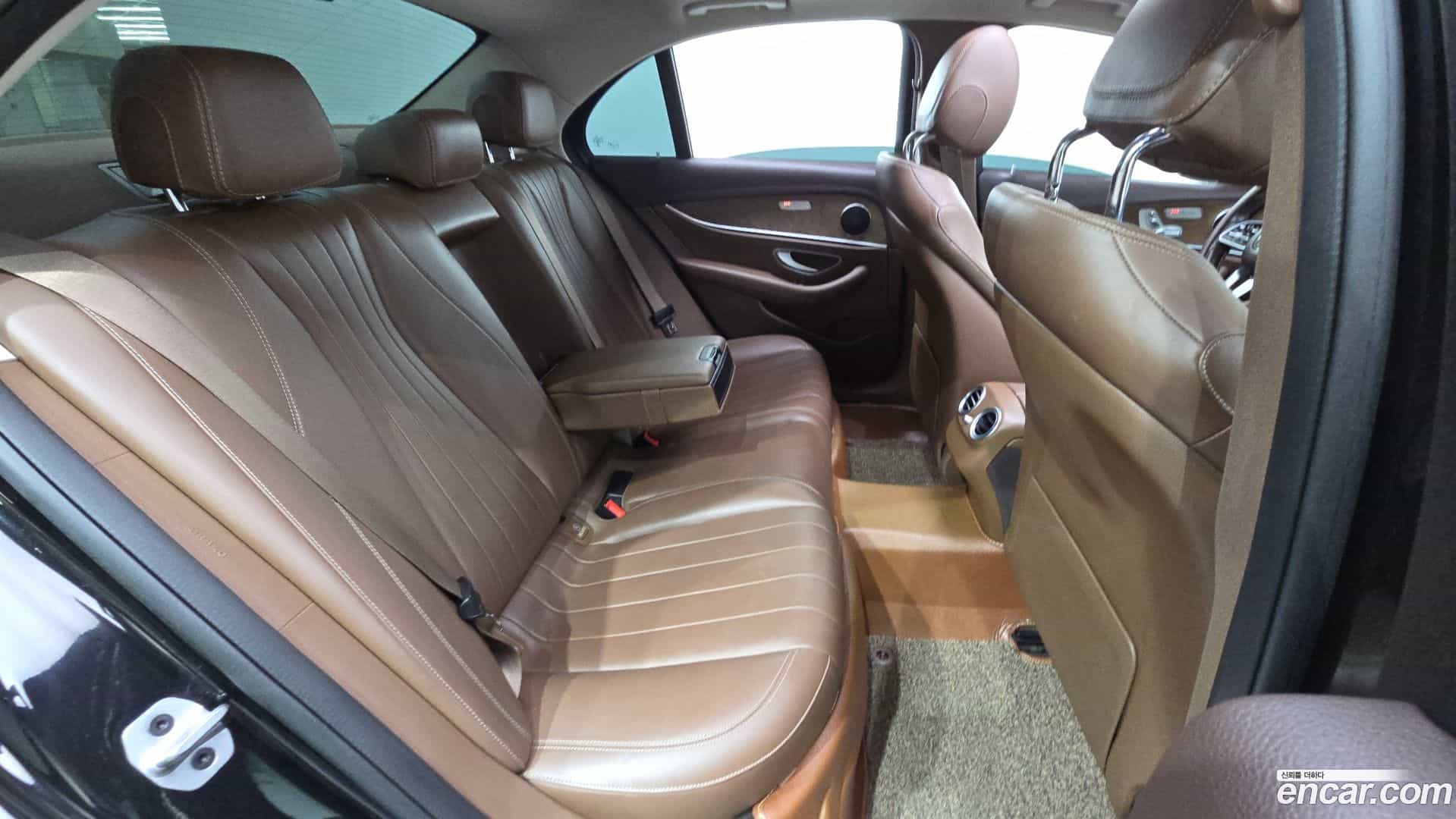 E-Class Mercedes-Benz 2019.10-OPTION-016