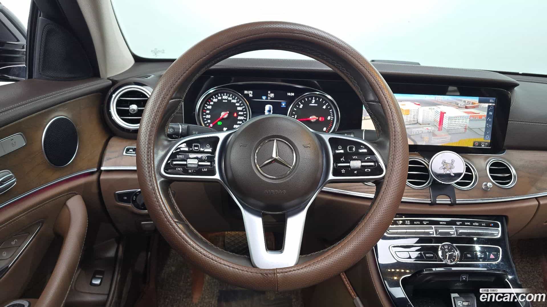 E-Class Mercedes-Benz 2019.10-OPTION-017