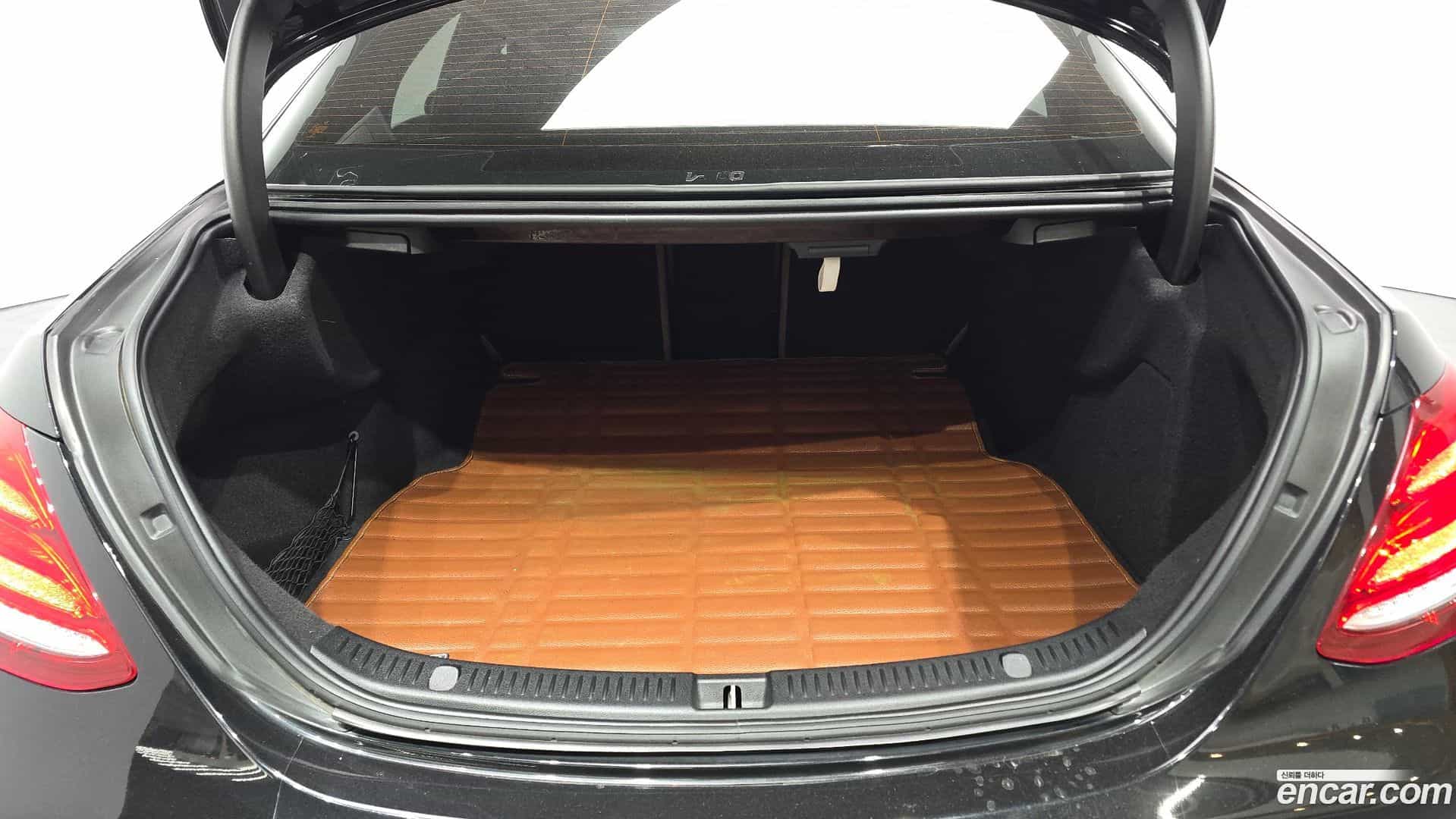 E-Class Mercedes-Benz 2019.10-OPTION-024