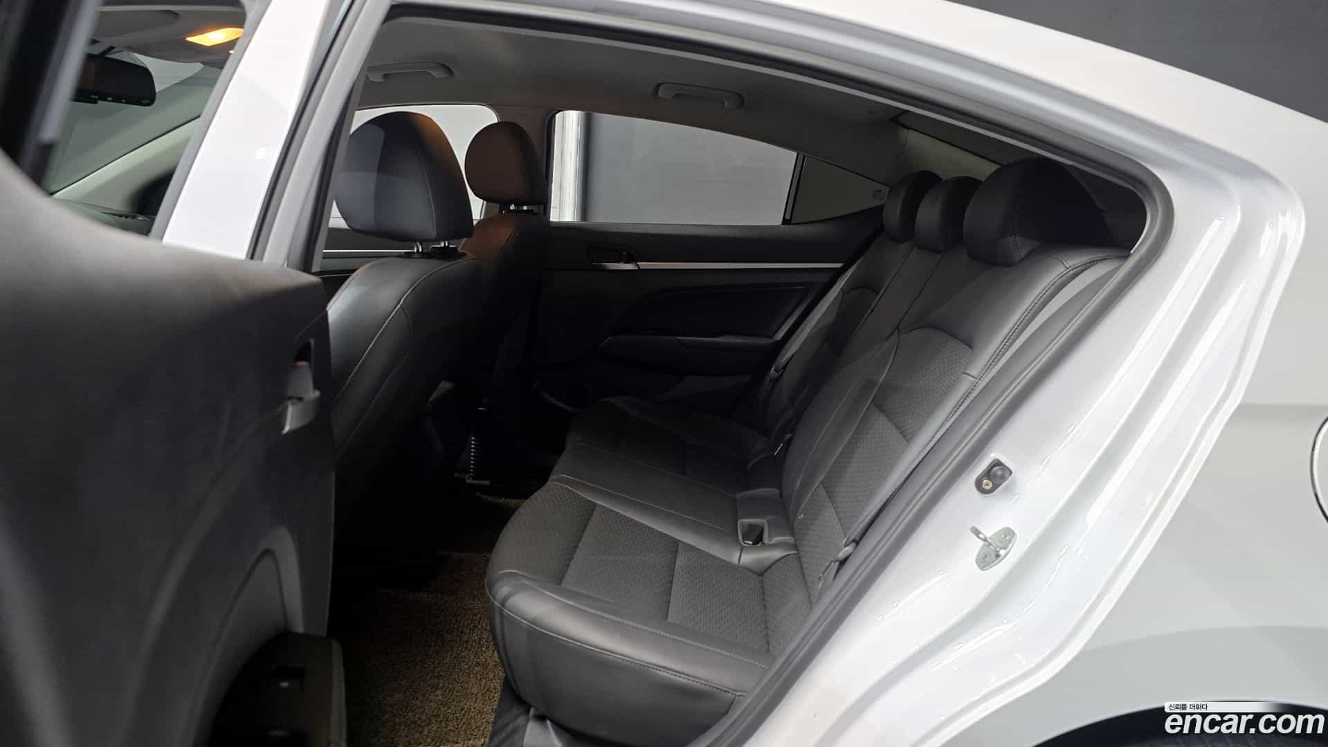 AVANTE Hyundai 2019.7-OPTION-016