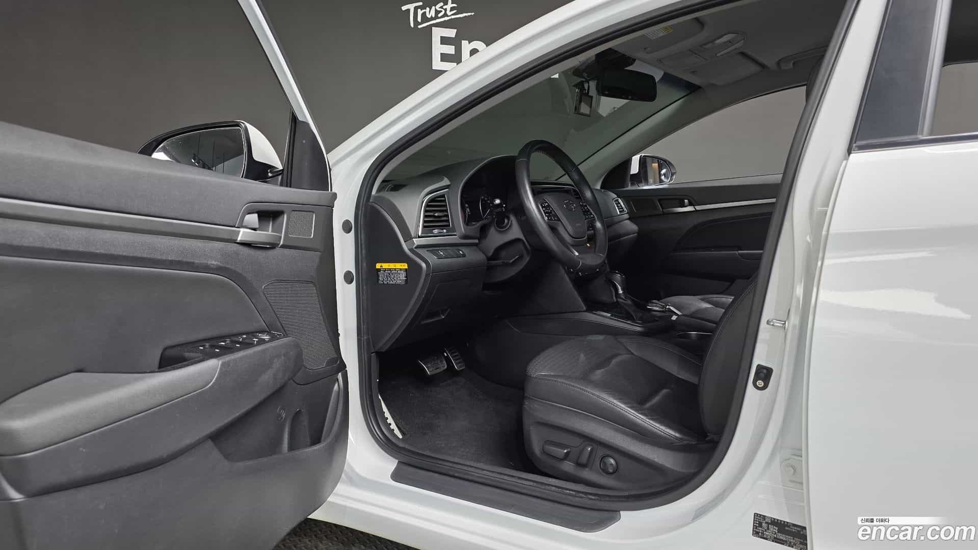 AVANTE Hyundai 2016.1-OPTION-015