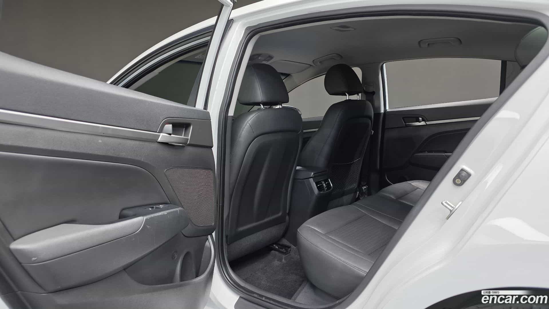 AVANTE Hyundai 2016.1-OPTION-021
