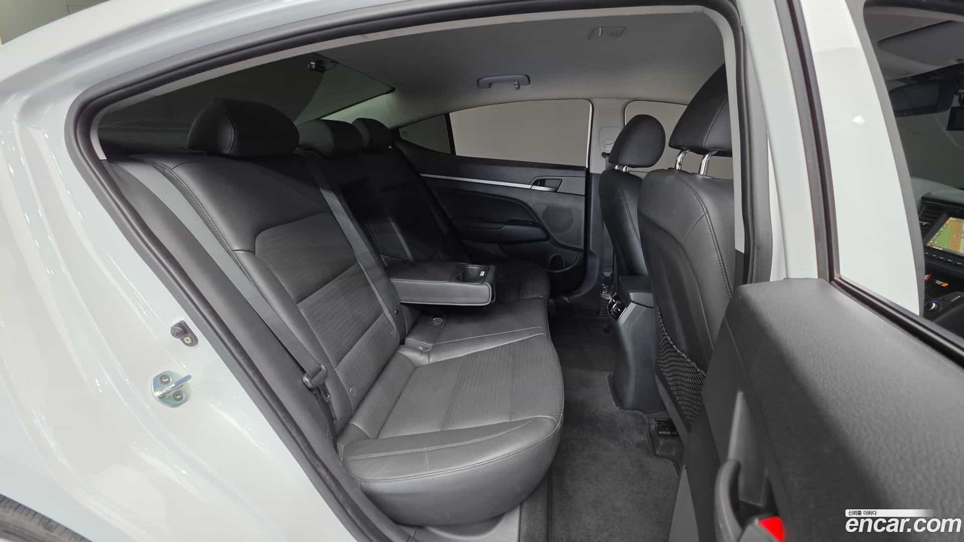 AVANTE Hyundai 2016.1-OPTION-023
