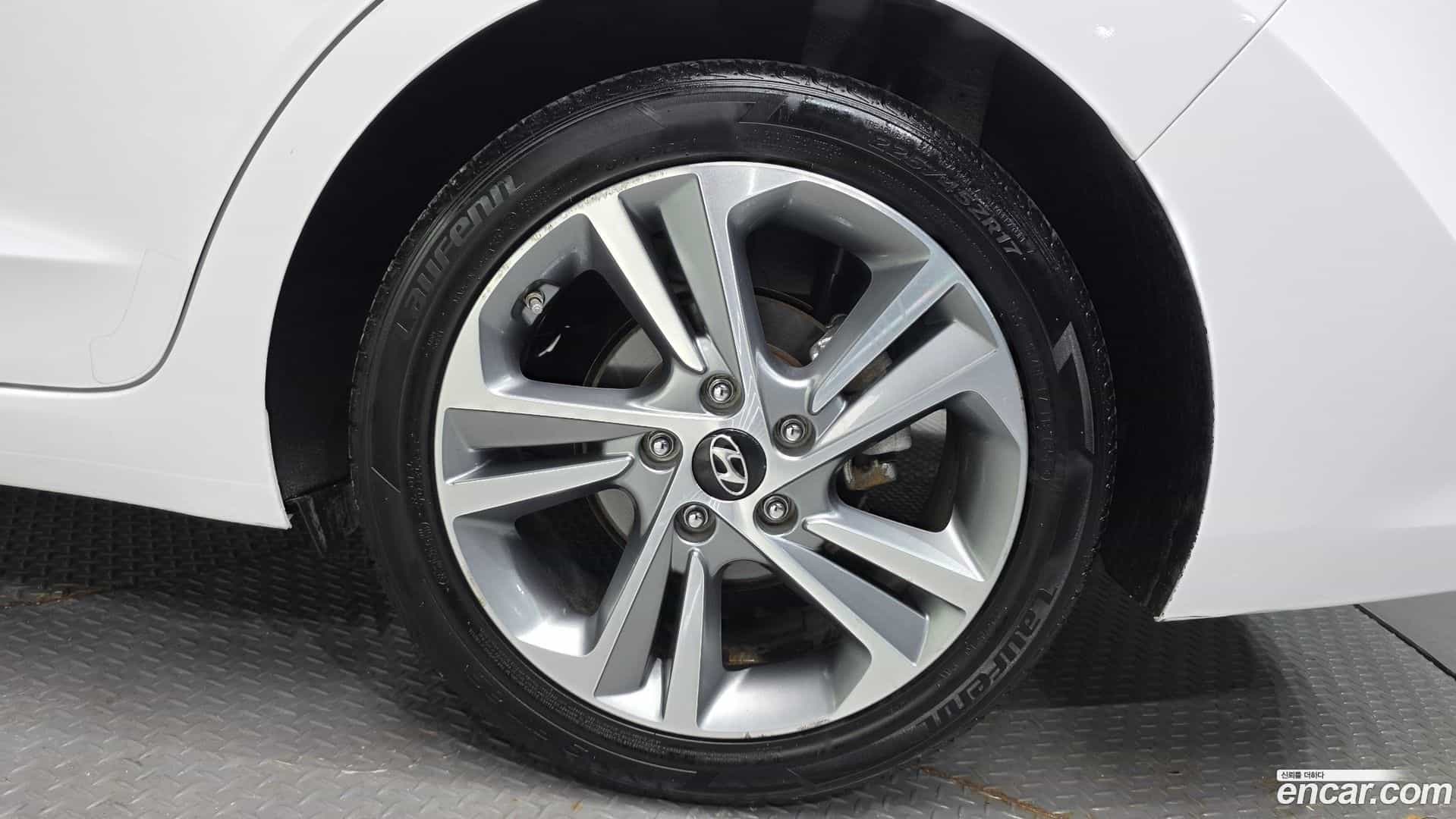 AVANTE Hyundai 2017.0-OUTER-005