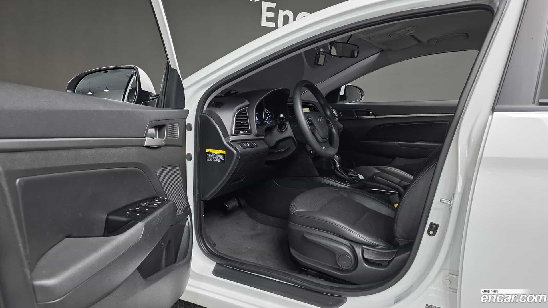 AVANTE Hyundai 2017.0-OPTION-015
