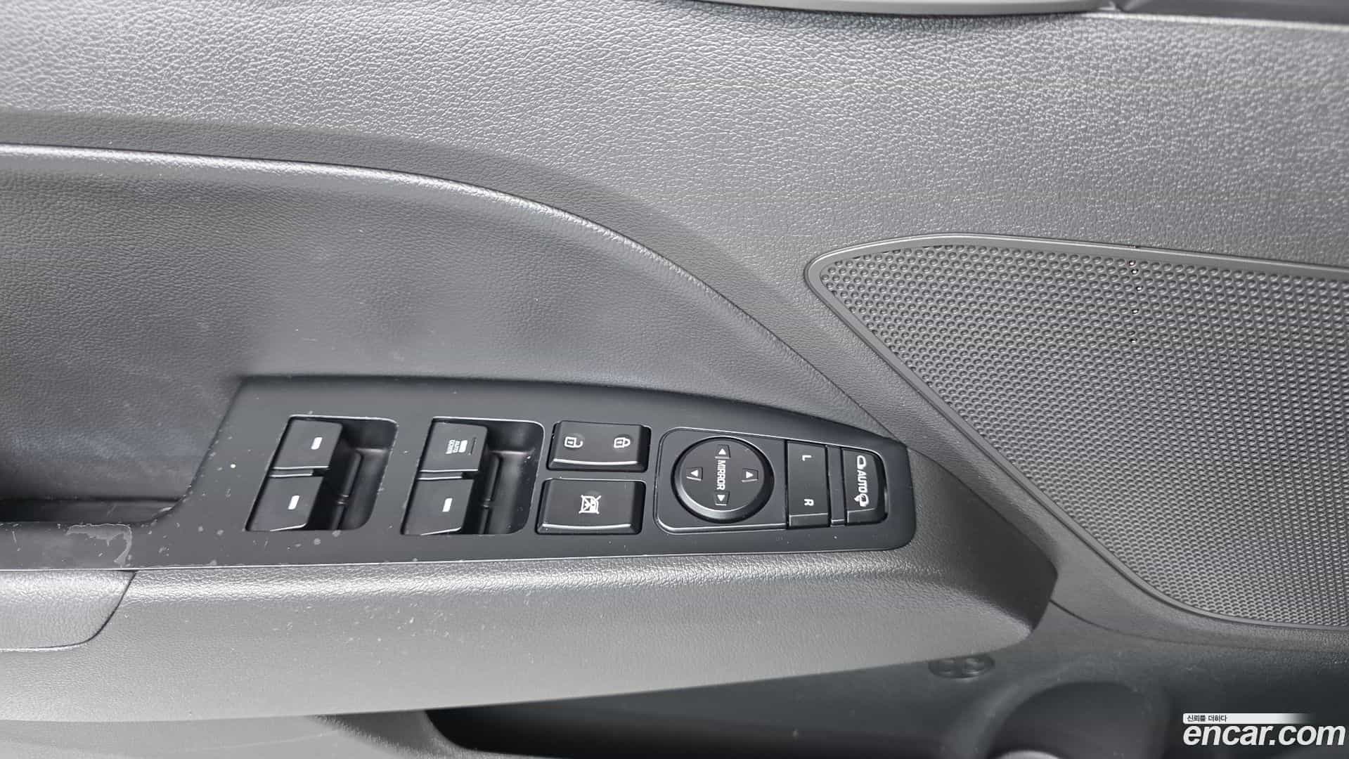 AVANTE Hyundai 2017.0-OPTION-016