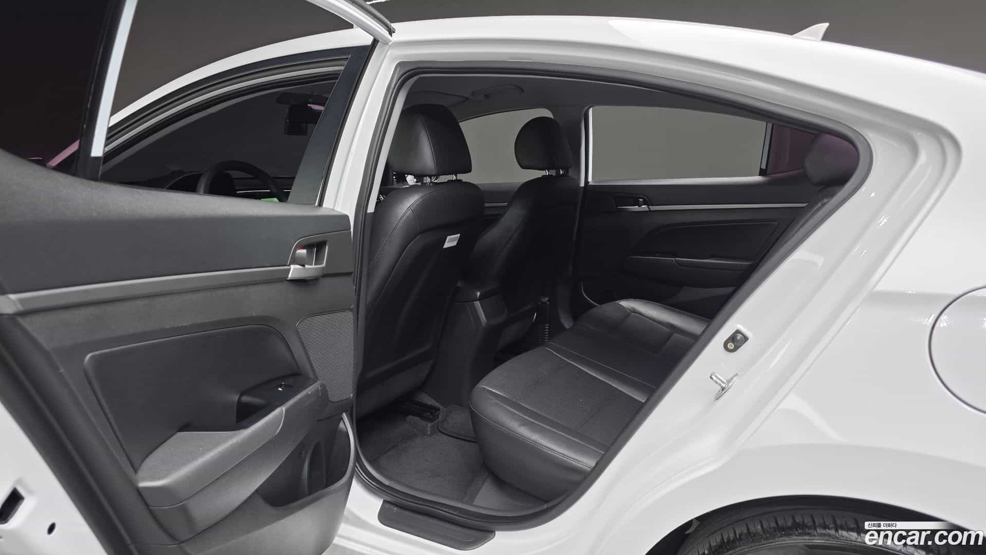 AVANTE Hyundai 2017.0-OPTION-021