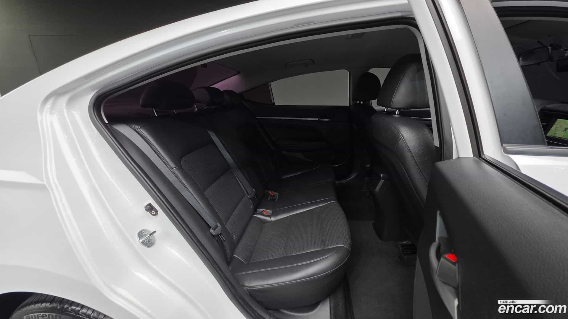 AVANTE Hyundai 2017.0-OPTION-022