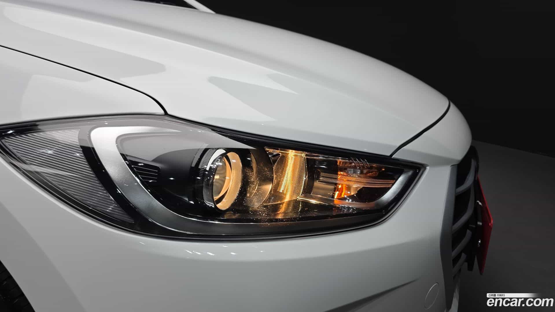 AVANTE Hyundai 2017.0-OUTER-032