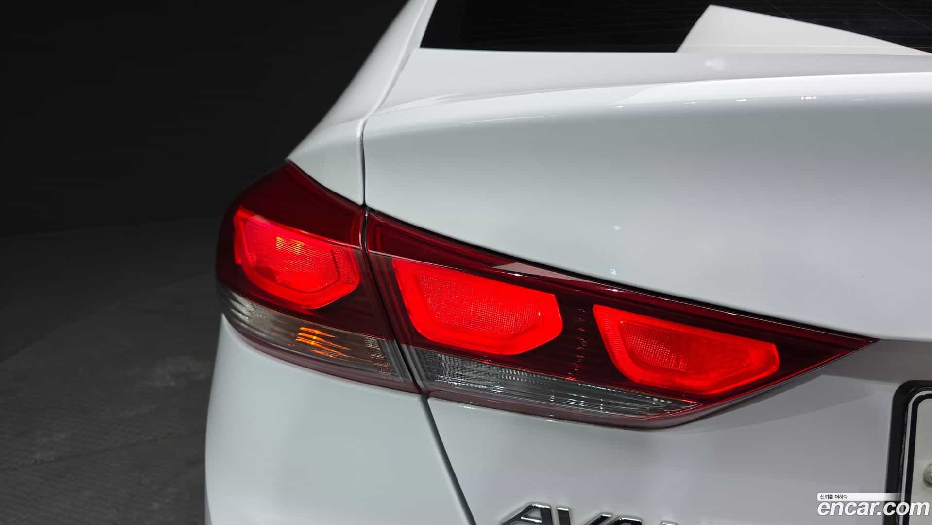 AVANTE Hyundai 2017.0-OUTER-033