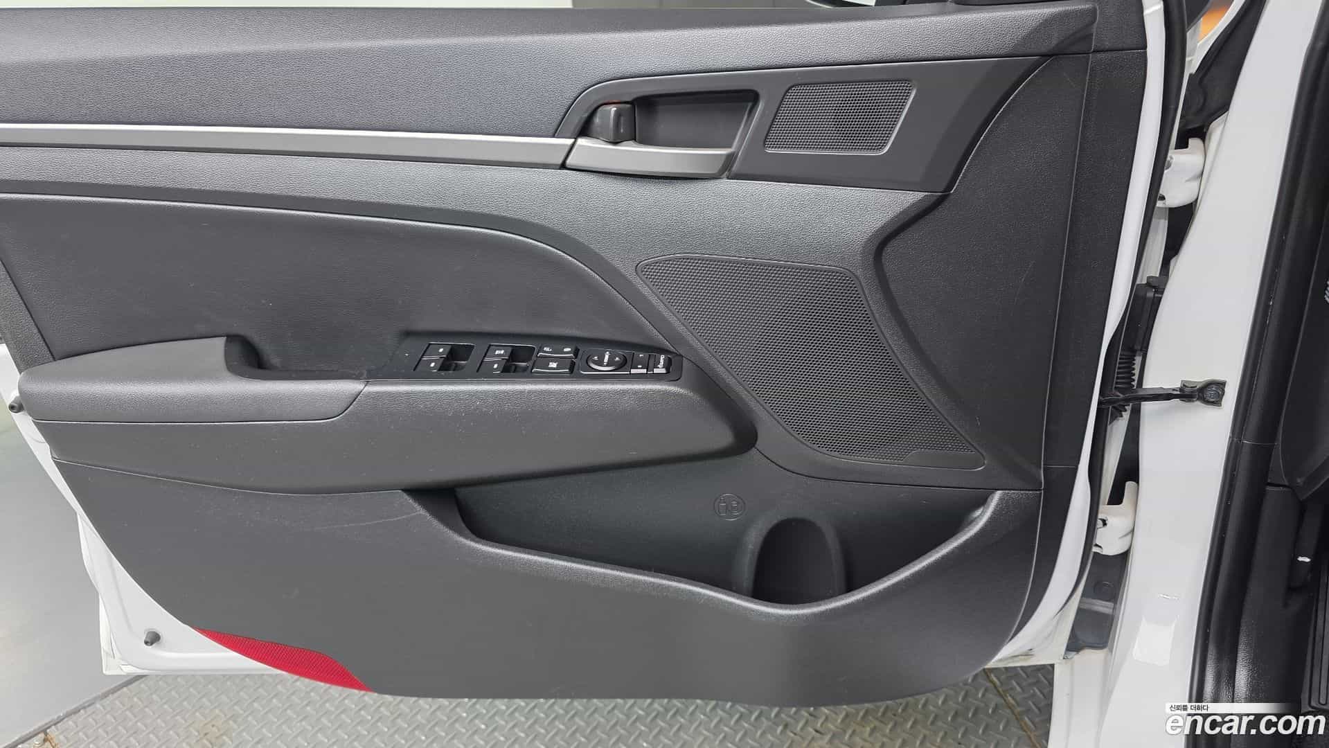 AVANTE Hyundai 2017.0-INNER-034
