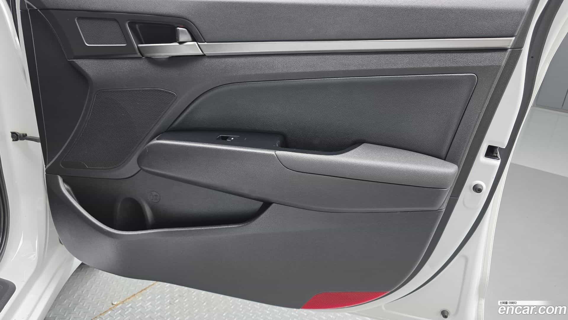 AVANTE Hyundai 2017.0-INNER-035