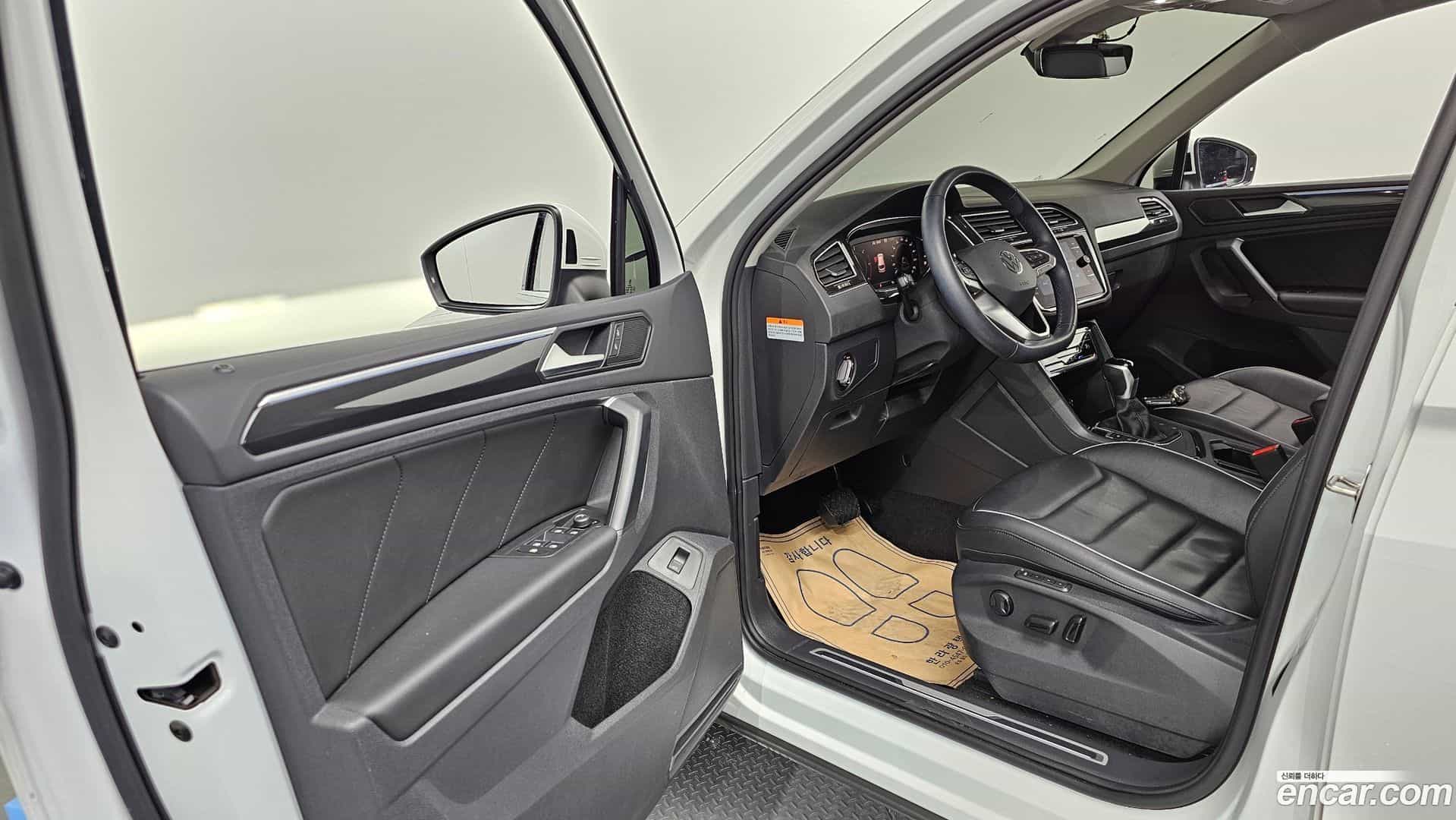 Tiguan Volkswagen 2021.11-INNER-010