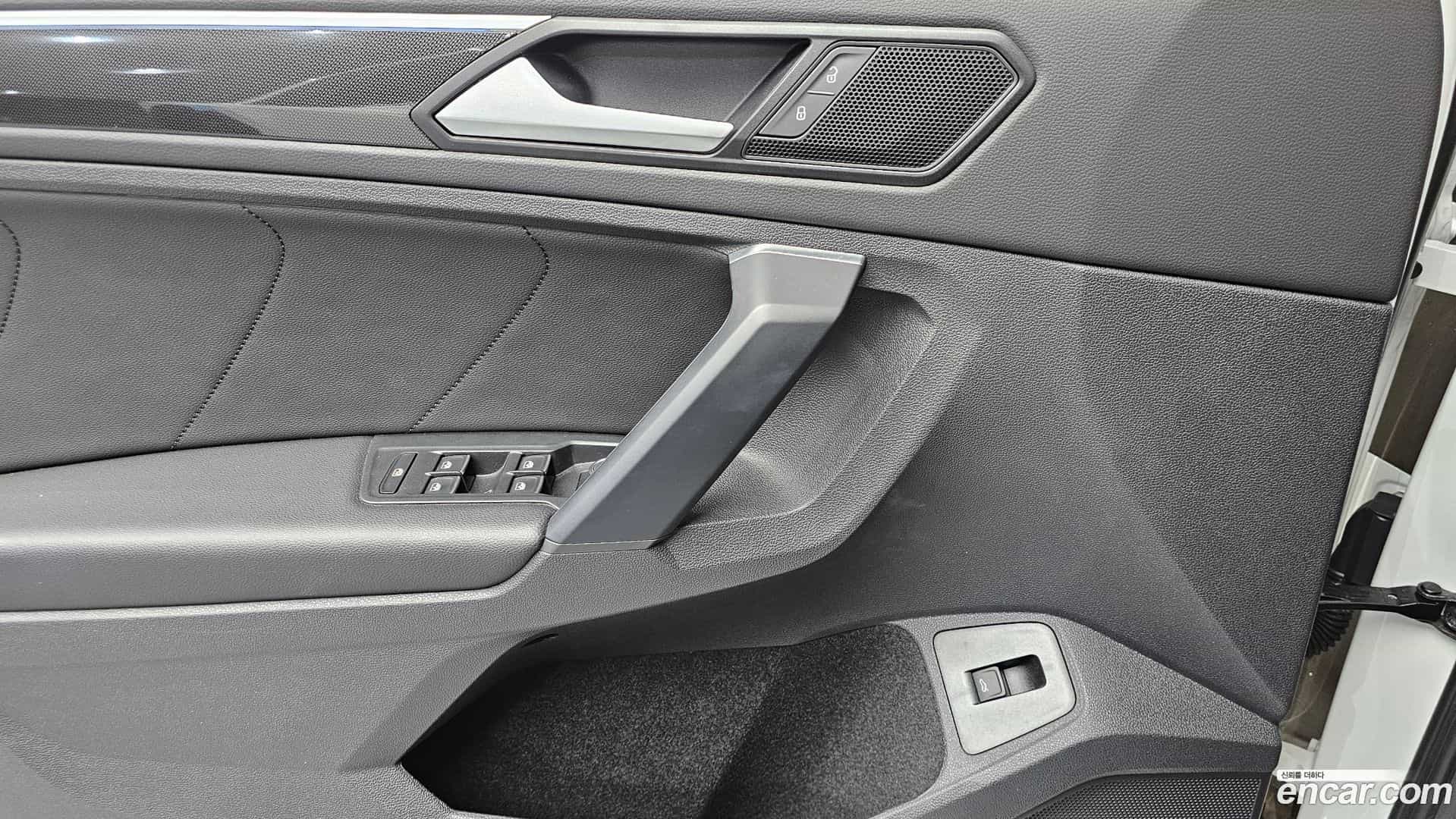 Tiguan Volkswagen 2021.11-OPTION-024