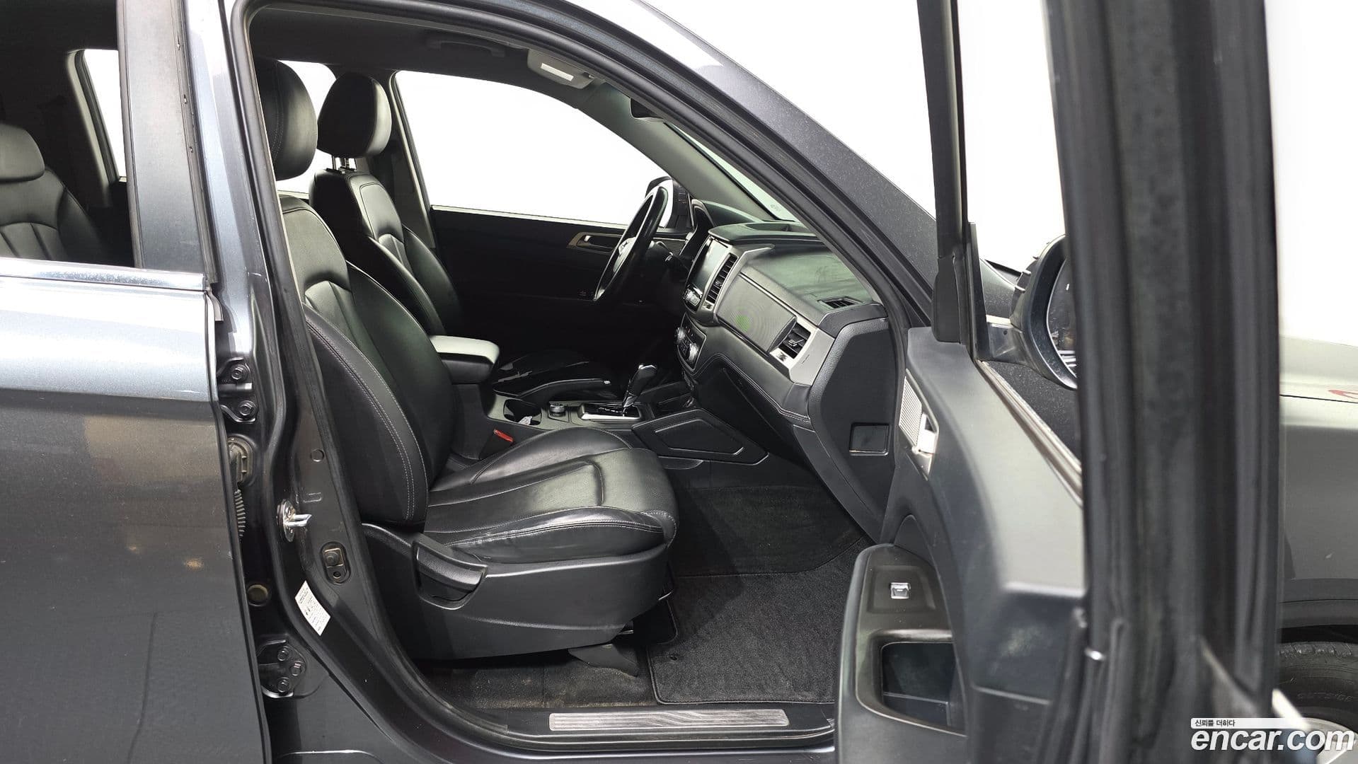 Main__Slider__Photo:Rexton KG Mobility 2018.1-10