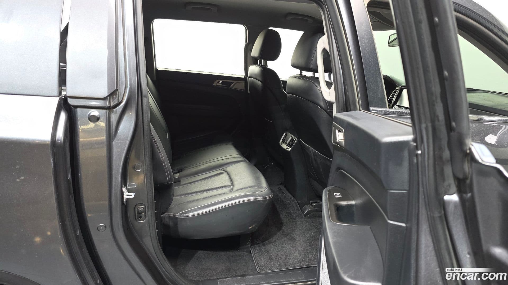Main__Slider__Photo:Rexton KG Mobility 2018.1-11