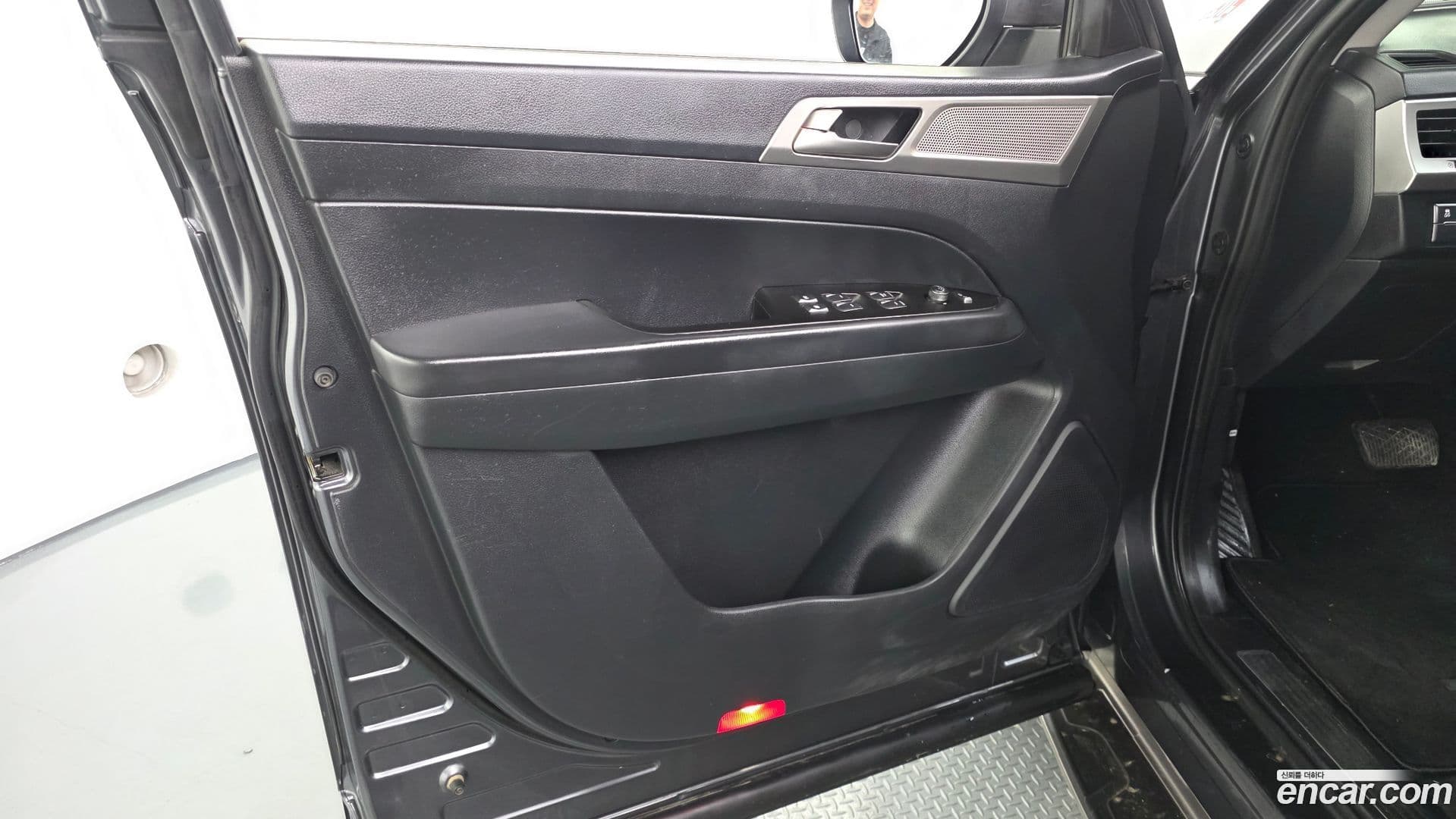 Main__Slider__Photo:Rexton KG Mobility 2018.1-23