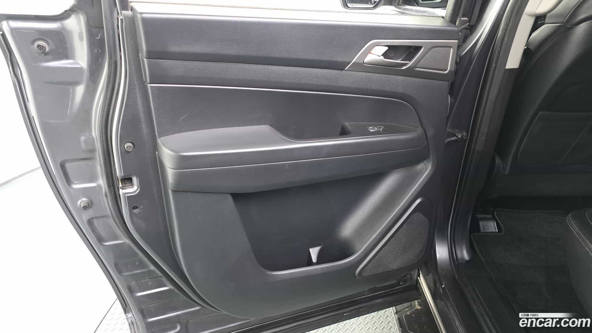 Rexton KG Mobility 2018.1-INNER-035