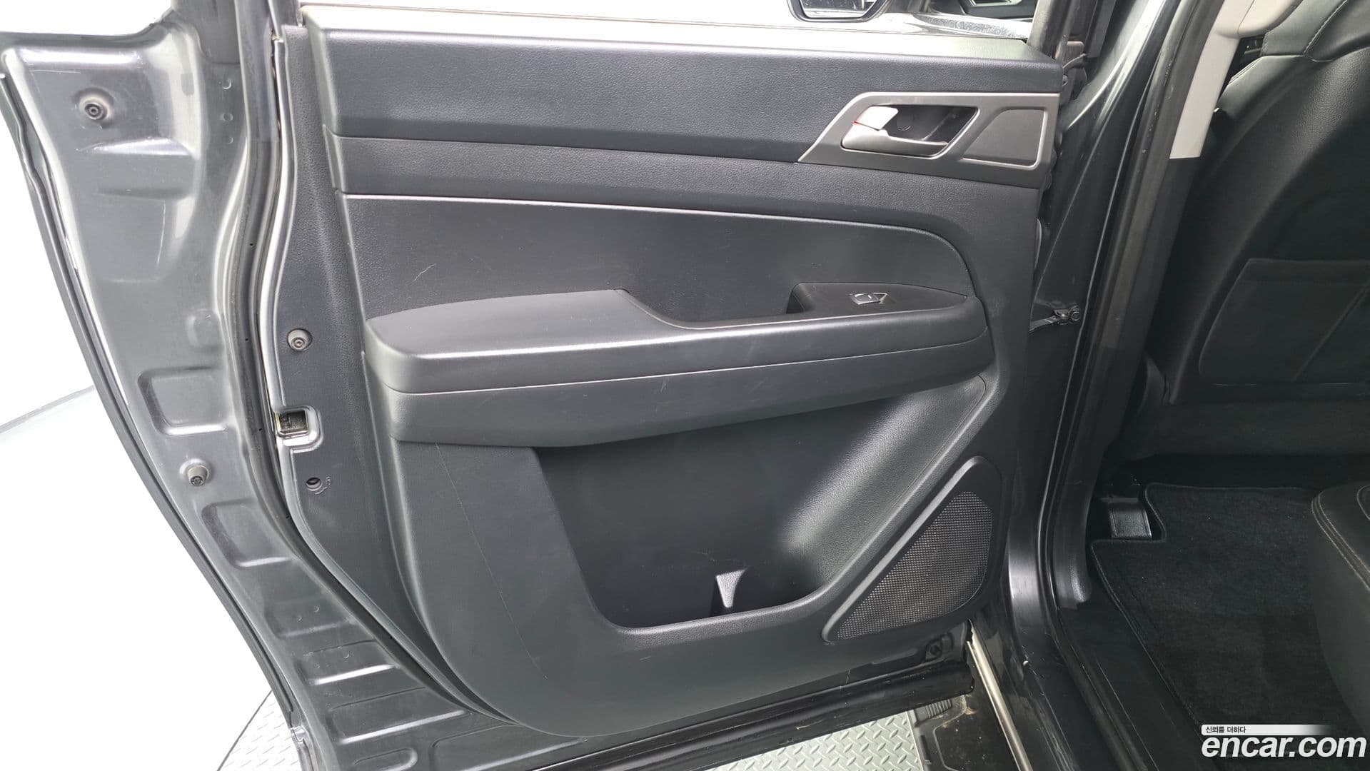 Main__Slider__Photo:Rexton KG Mobility 2018.1-24