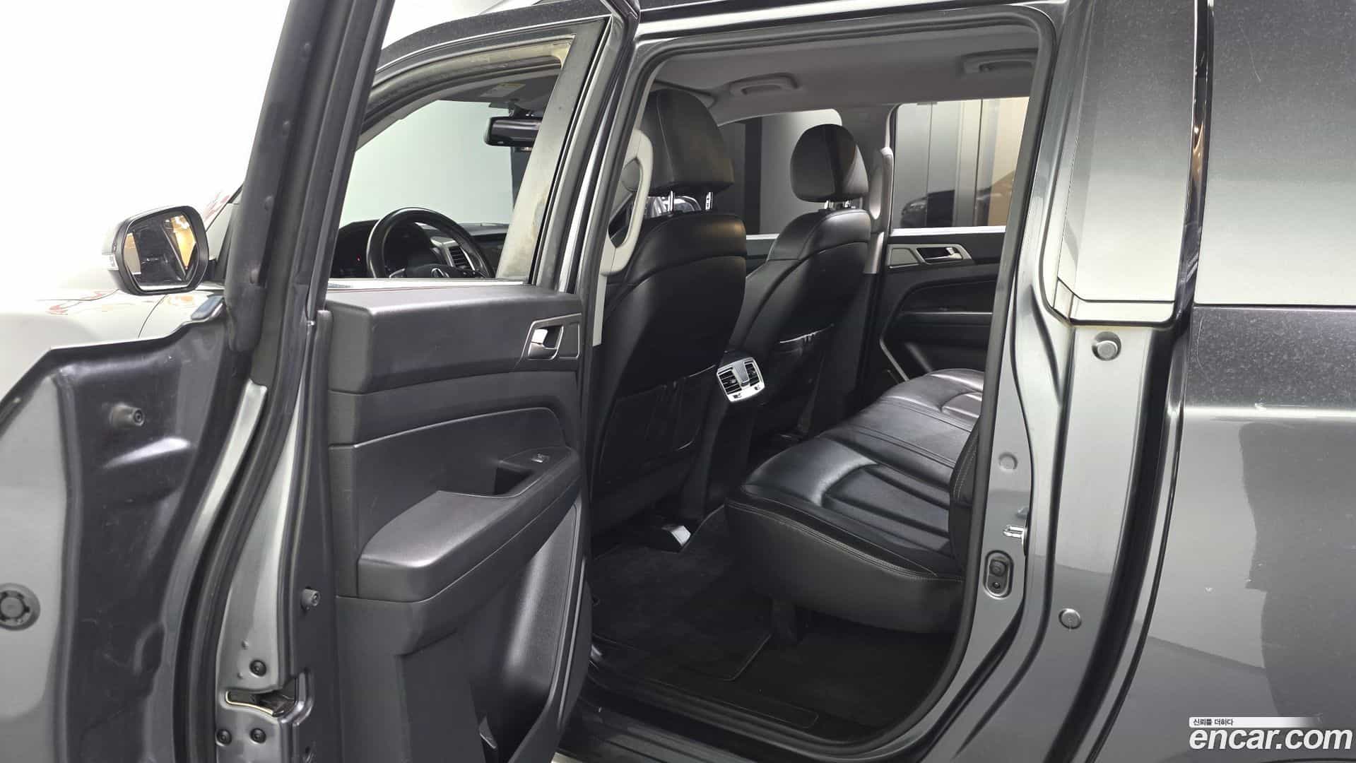 Rexton KG Mobility 2018.1-INNER-036