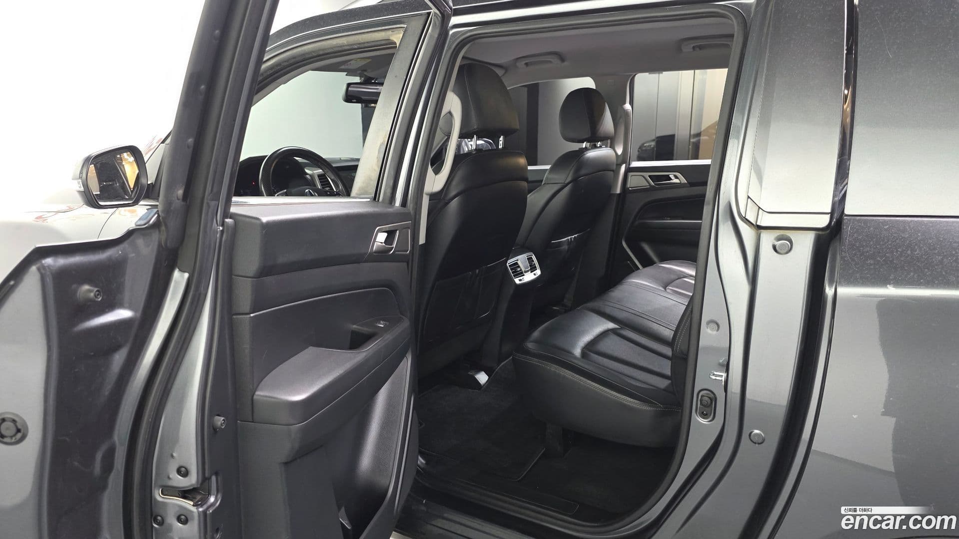 Main__Slider__Photo:Rexton KG Mobility 2018.1-25