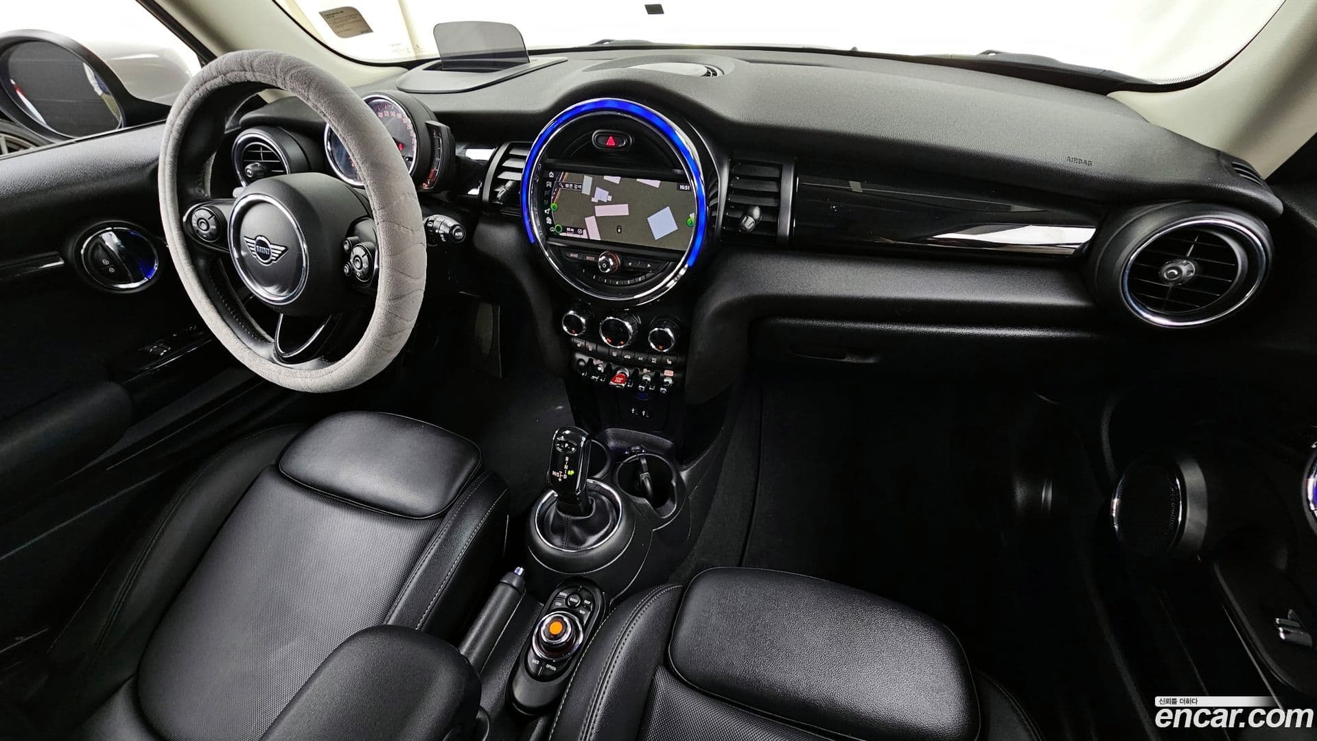 Main__Slider__Photo:Cooper Mini 2020.8-6