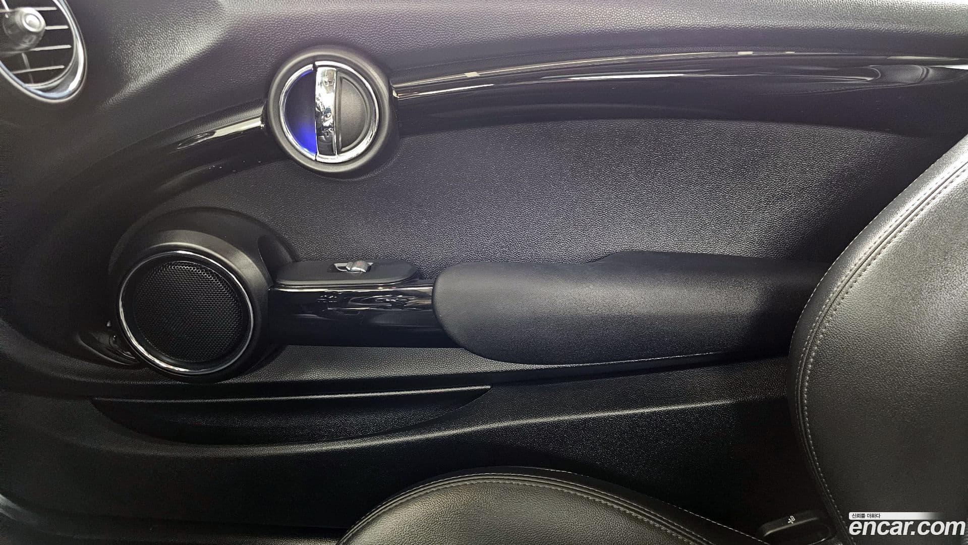 Main__Slider__Photo:Cooper Mini 2020.8-24