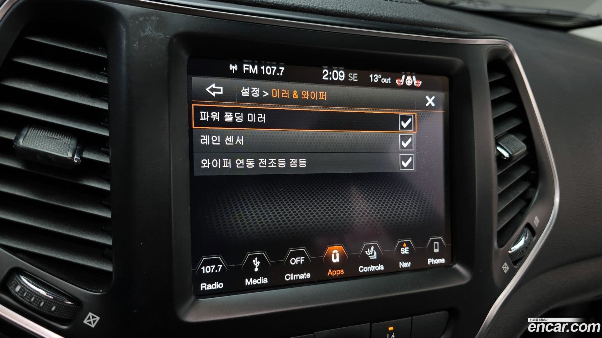 Main__Slider__Photo:Cherokee Jeep 2019.8-30