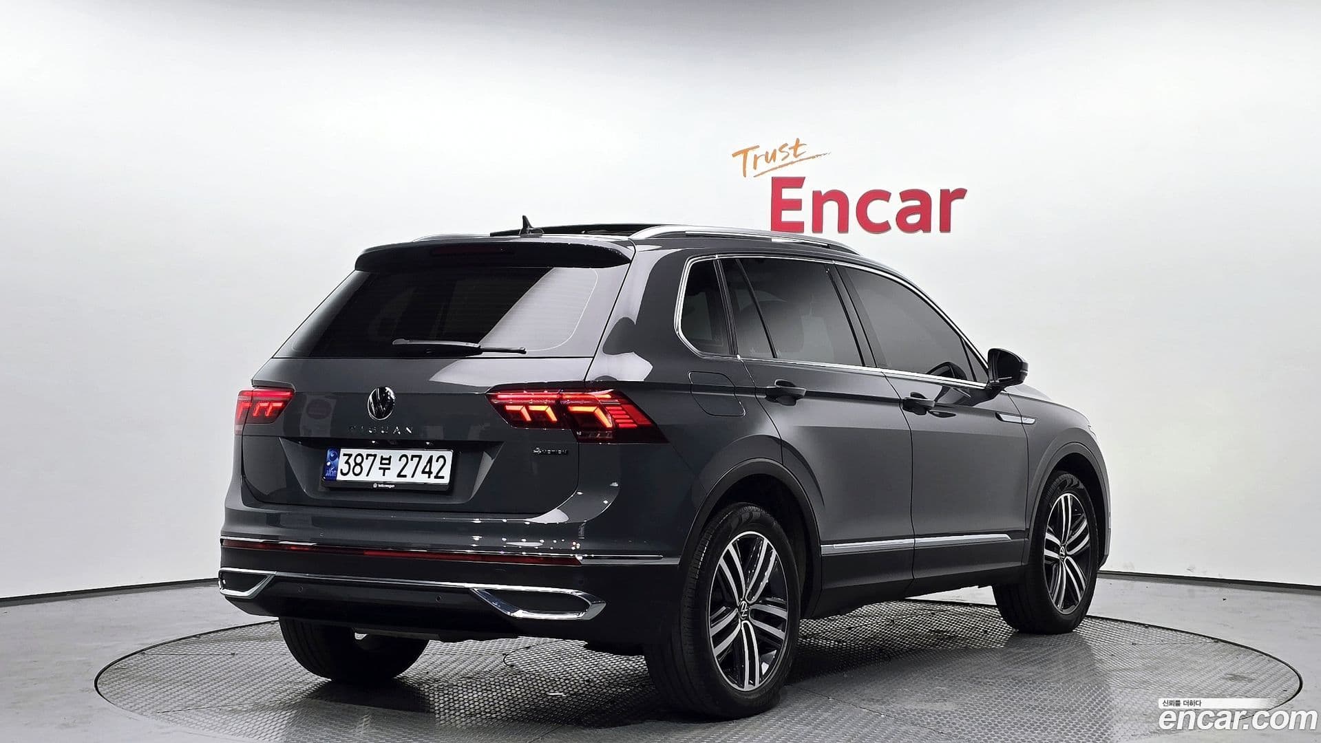 Main__Slider__Photo:Tiguan Volkswagen 2021.11-1