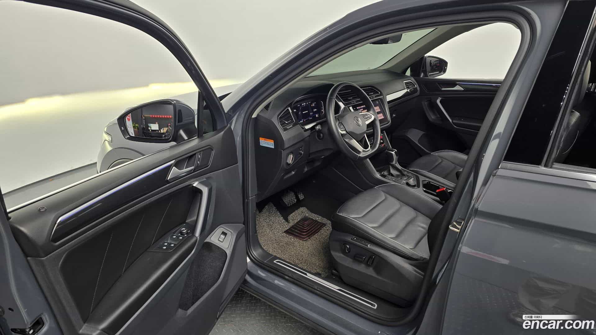 Tiguan Volkswagen 2021.11-OPTION-015