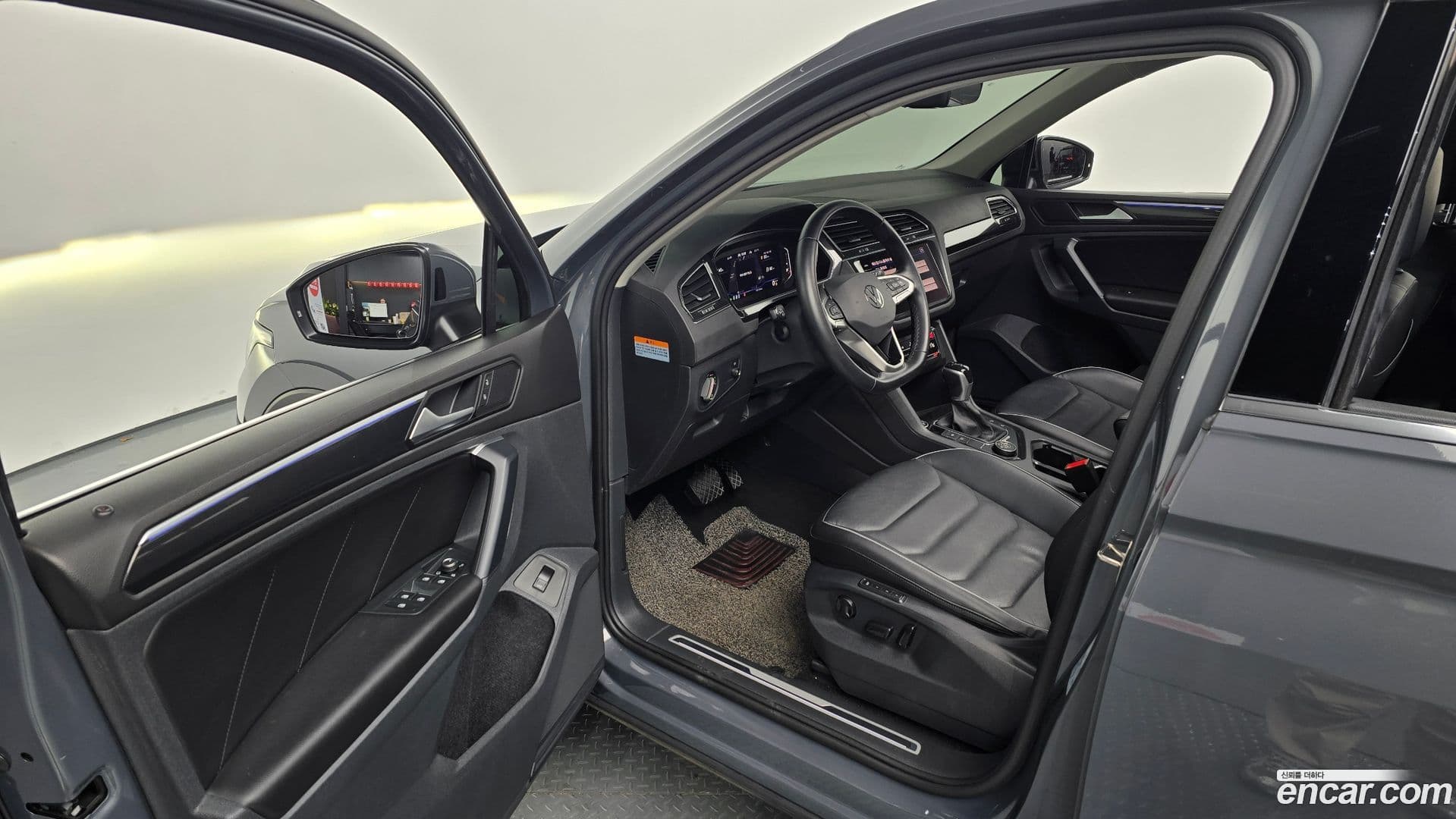 Main__Slider__Photo:Tiguan Volkswagen 2021.11-10