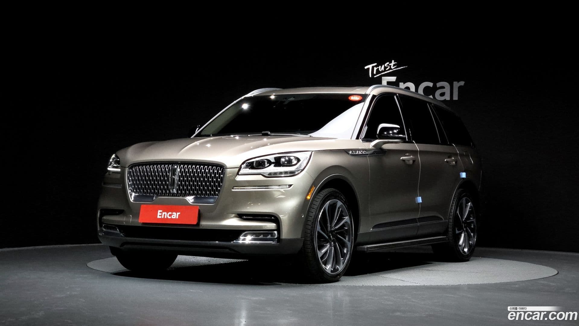 Main__Slider__Photo:Aviator Lincoln 2021.5-0