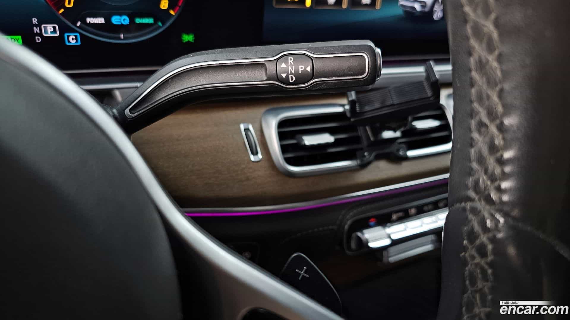 GLE-Class Mercedes-Benz 2019.11-INNER-036