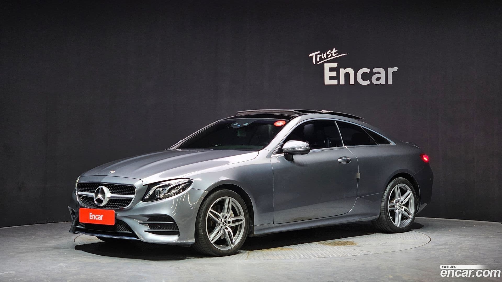 Main__Slider__Photo:E-Class Mercedes-Benz 2017.11-0