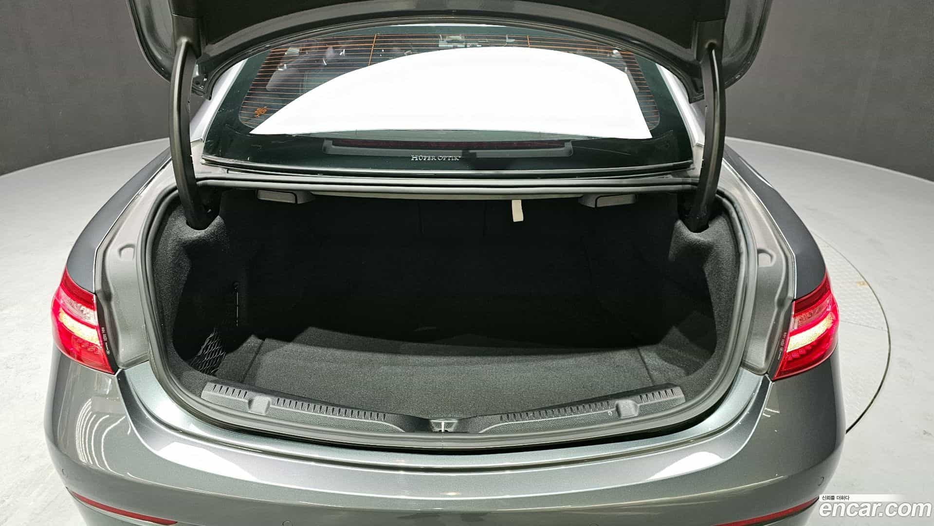 E-Class Mercedes-Benz 2017.11-OPTION-019