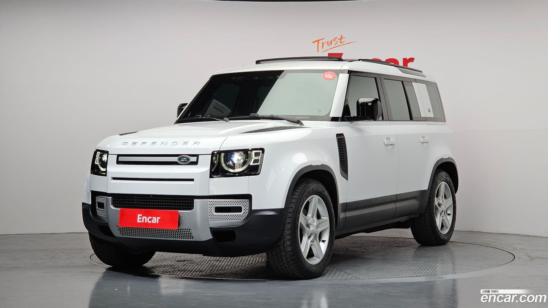 Main__Slider__Photo:Defender Land Rover 2024.10-0
