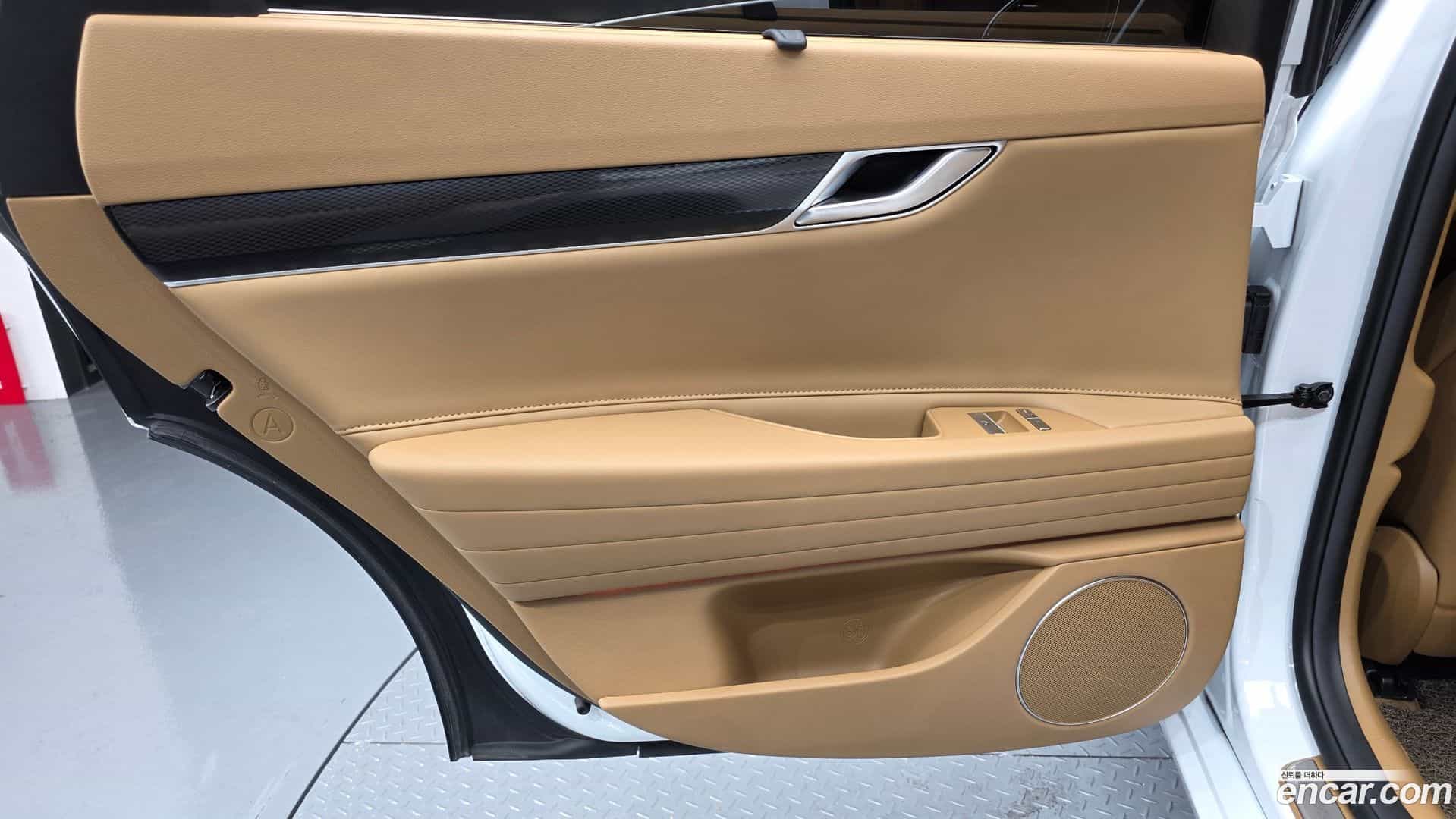 G80 Genesis 2025.3-INNER-035