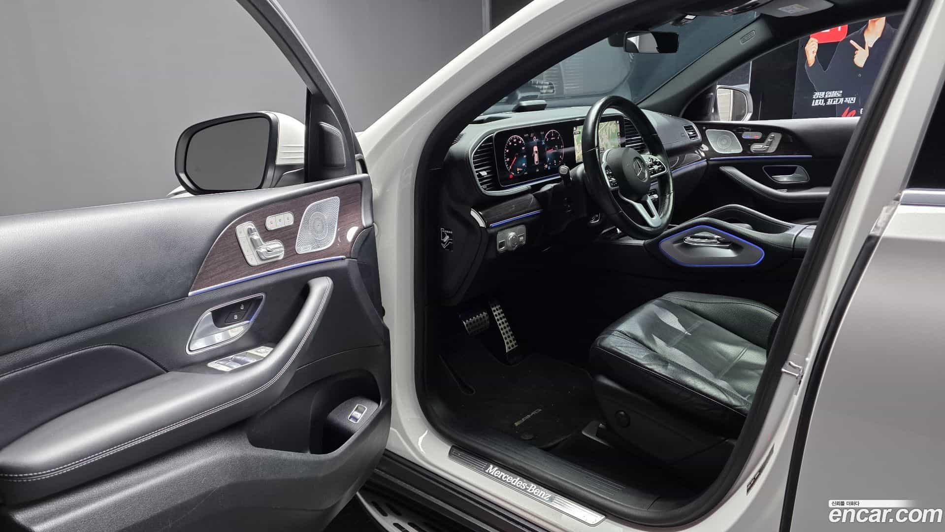 GLE-Class Mercedes-Benz 2021.1-INNER-010