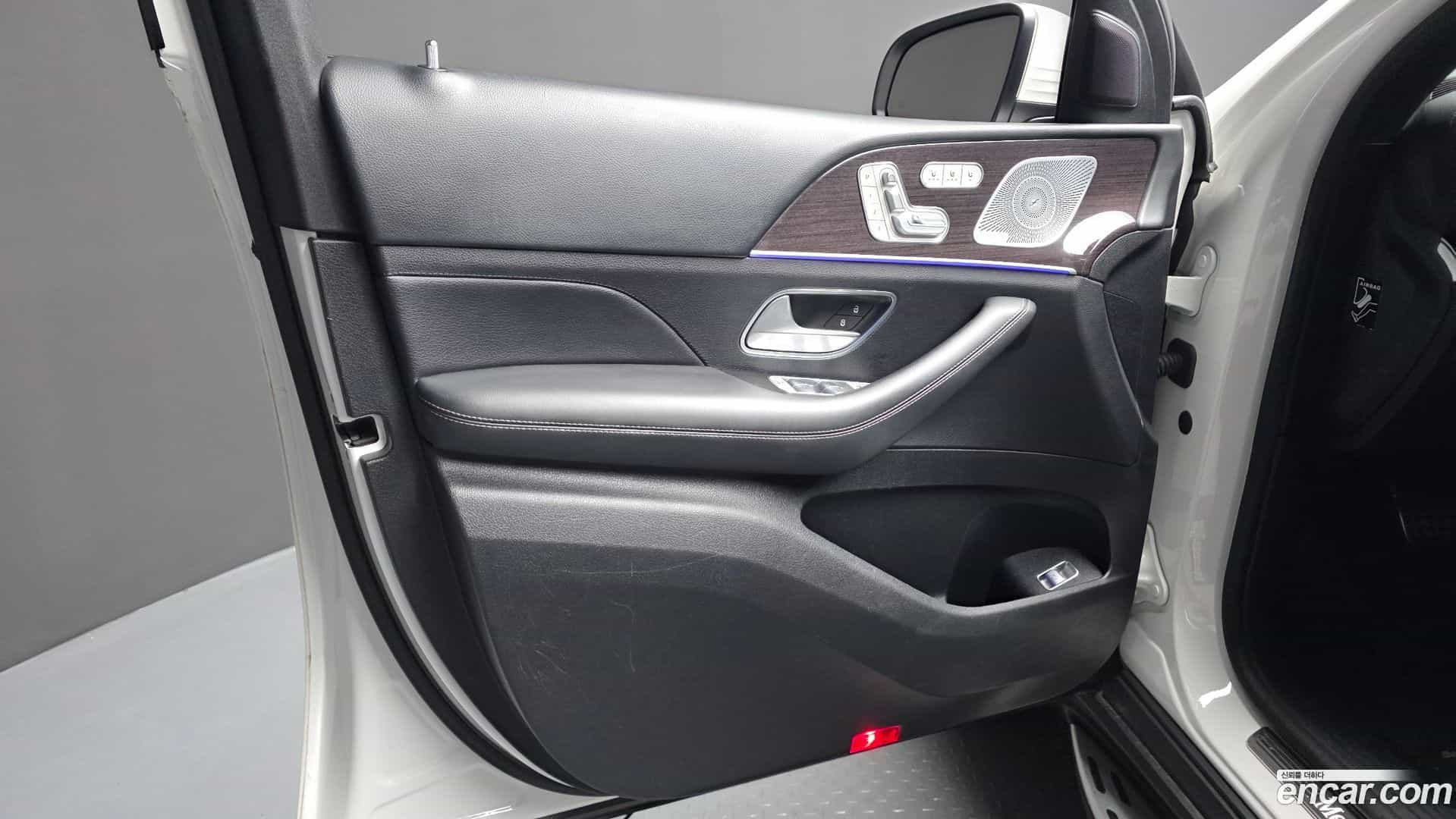 GLE-Class Mercedes-Benz 2021.1-INNER-034