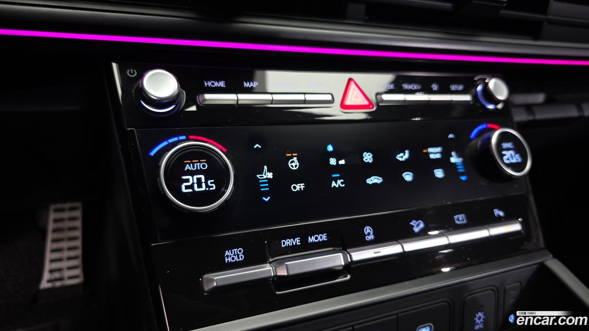 Main__Slider__Photo:Santafe Hyundai 2024.0-15