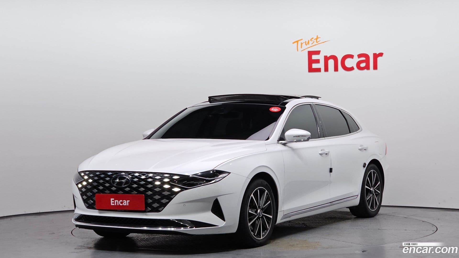 Main__Slider__Photo:Grandeur Hyundai 2020.1-0