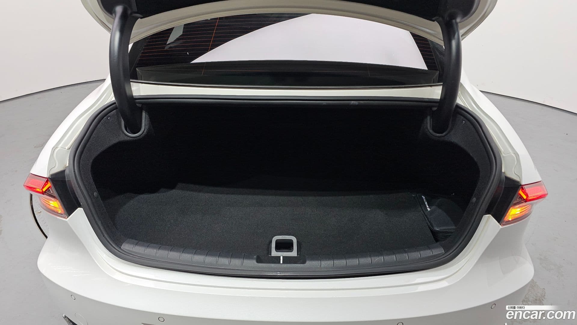 Main__Slider__Photo:Grandeur Hyundai 2020.1-16